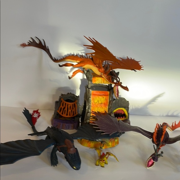 How To Train Your Dragon Playset with Figures Toothless Hookfang and more - Picture 8 of 11